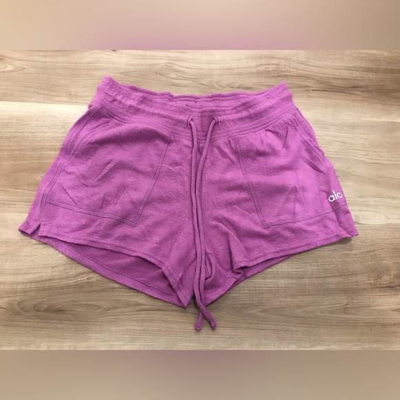 Alo Yoga daze shorts - Picture 2 of 8